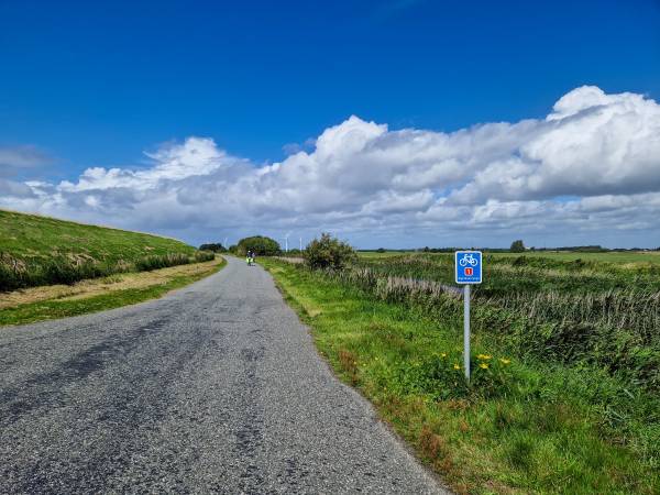 l'Eurovélo 12, indiquée comme nationale 1