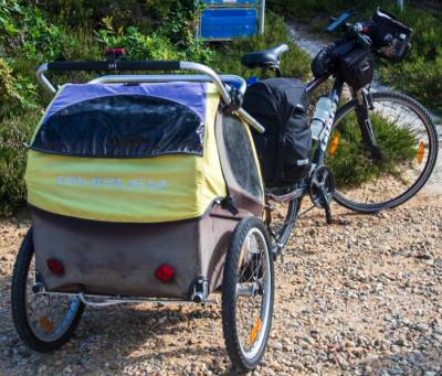 pour transporter mon materiel, un vélo et une cariole